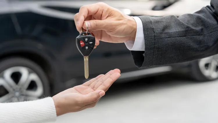 Sprzedałeś auto? Fiskus może upomnieć się o pieniądze nawet po kilku miesiącach