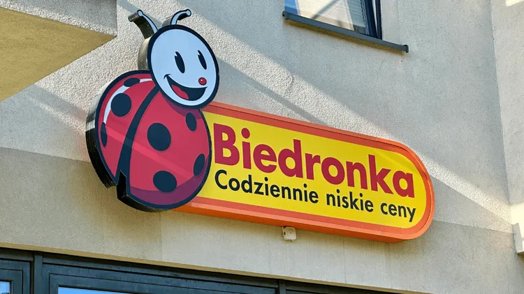 Zmiany w karcie Moja Biedronka. Wchodzi weryfikacja, część klientów musi założyć ją od nowa