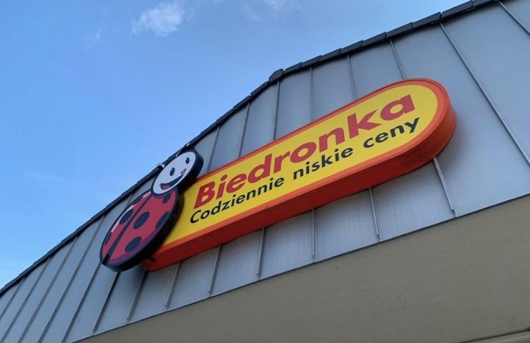 Biedronka wprowadza nową technologię w swoich sklepach. Sztuczna inteligencja pomoże zrobić zakupy