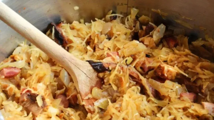 Wlewam 3 łyżki do bigosu. Smak głębszy niż po całodniowym duszeniu