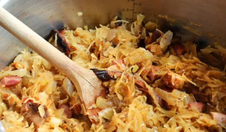 Szybko uratujesz kwaśny bigos. Prosty sposób doświadczonych kucharek