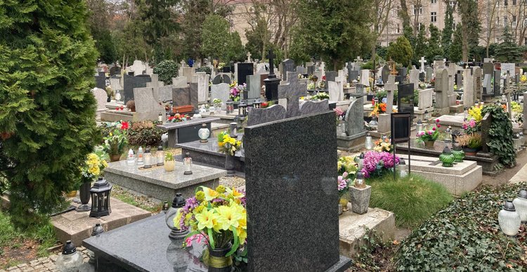 Możliwe spore zmiany w pogrzebach. Nie będzie papierowej karty zgonu, pojawi się koroner