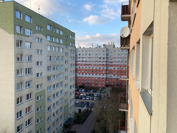 Oszustwa przy wynajmie mieszkania. Kobieta pobierała kaucję i czynsz, a później zrywała kontakt