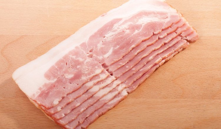 Weź plastry boczku, ciasto francuskie i uwielbiany sos. W 7 minut zrobisz najlepszą przekąskę