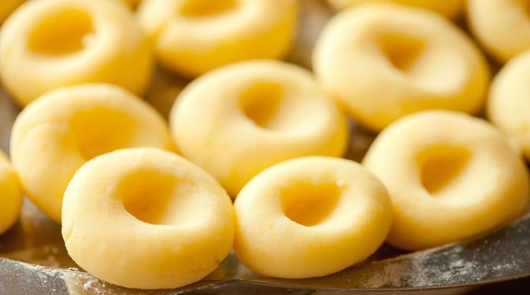 Bosko miękkie, lekko słodkie kluski śląskie z jabłkiem. Rewolucja w klasycznym przepisie
