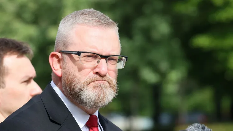 Prokuratura reaguje ws. Grzegorza Brauna. Europoseł usłyszał poważne zarzuty