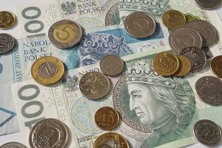 1200 złotych świadczenia dla aktywnych zawodowo. Sprawdź, kto może otrzymać wypłatę z ZUS