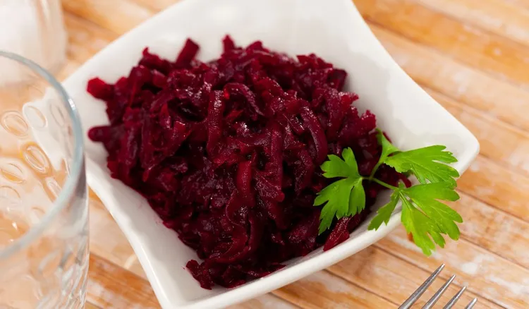 Ta surówka z buraczków jest idealna do mielonych. Smakuje lepiej niż z restauracji