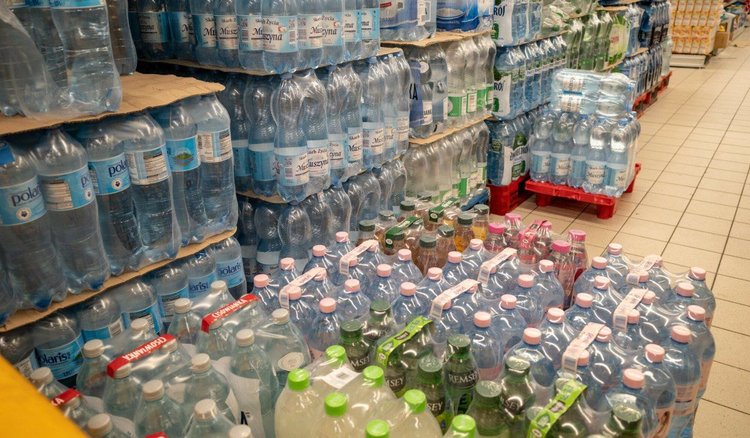 Szykują się zmiany w sklepach. Tyle wyniesie kaucja za plastikowe butelki i puszki