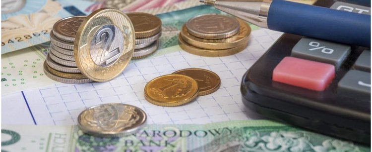 Polacy masowo wyciągają pieniądze z lokat. Taki rozmach w ich "czyszczeniu" przejdzie do historii