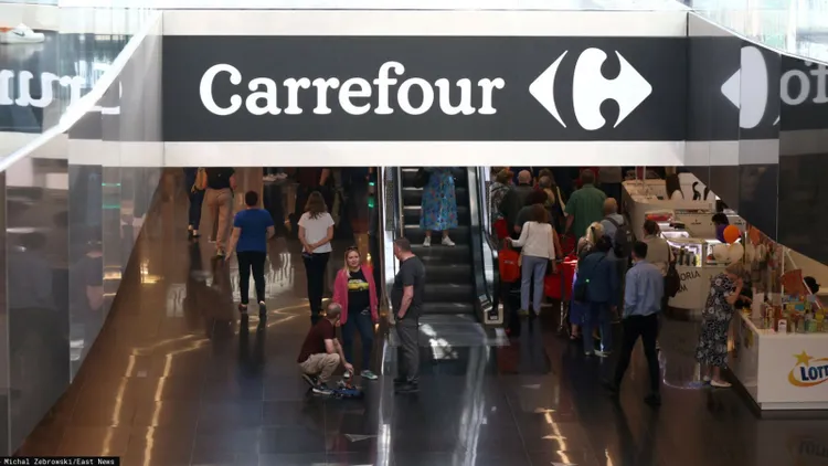 Carrefour na sprzedaż. Wiadomo, kto może przejąć sklepy w Polsce. Państwowy gigant w grze