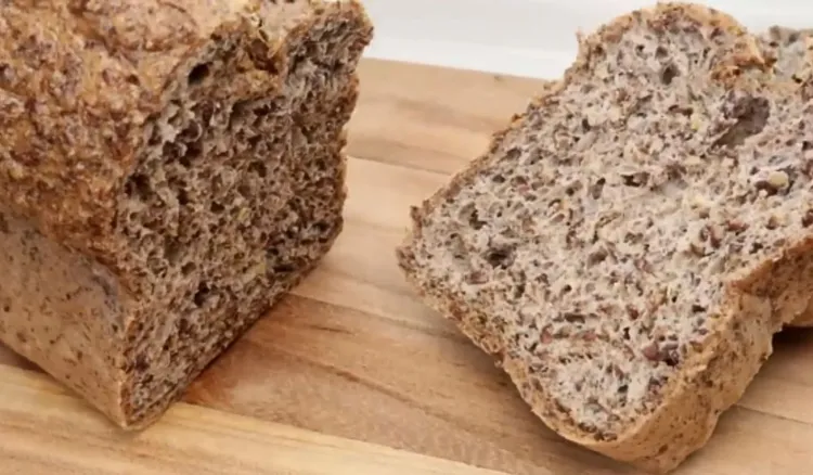 Ten chleb piekę tylko z siemienia i białek. Nie ma grama glutenu, nadaje się dla diabetyków i jest pyszny