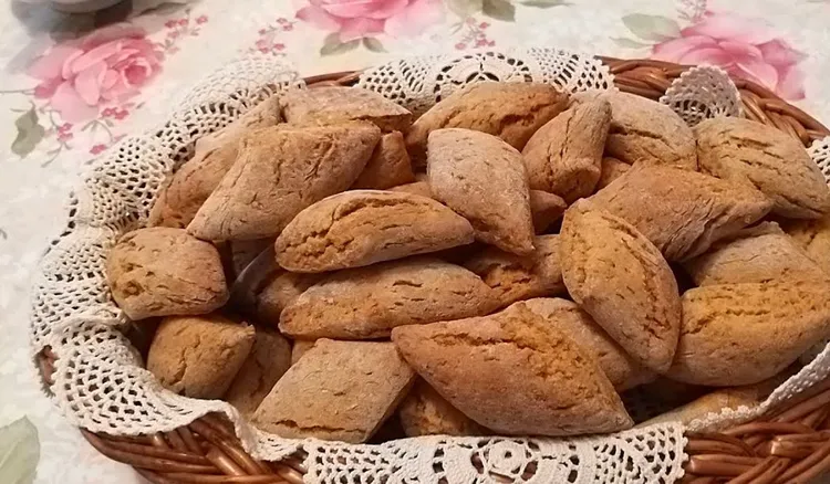 Ścieram marchew i mieszam ją z prostymi dodatkami. O przepis na moje ciasteczka zabiega nawet teściowa
