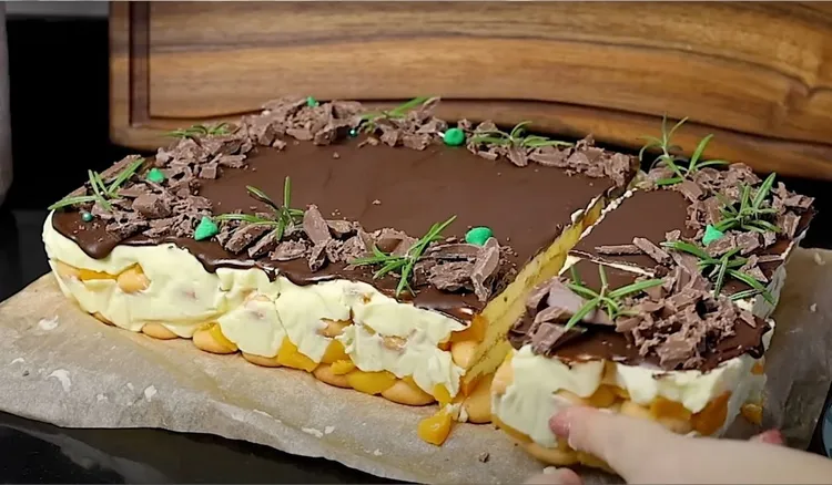 Pyszne ciasto bez pieczenia z brzoskwiniami. Robi się łatwo
