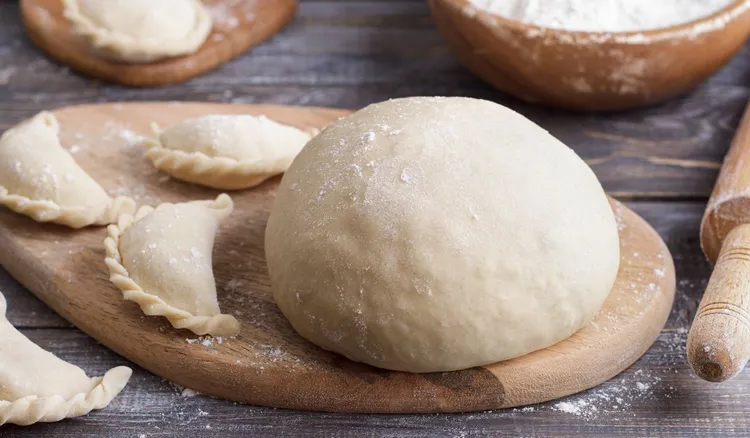 Ciasto na pierogi zacznij robić nawet kilka dni przed świętami. Tak przechowasz je w idealny sposób