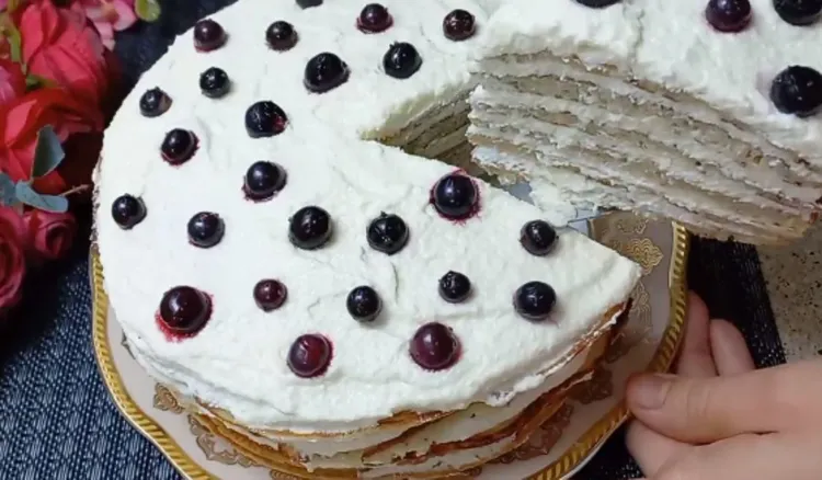 Wygląda jak tort, ale to ciasto z owoców i twarogu jest dużo lepsze
