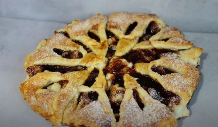Żadne pączki. W tym roku na Tłusty Czwartek zrobię ciasto „Faworek” od Heni