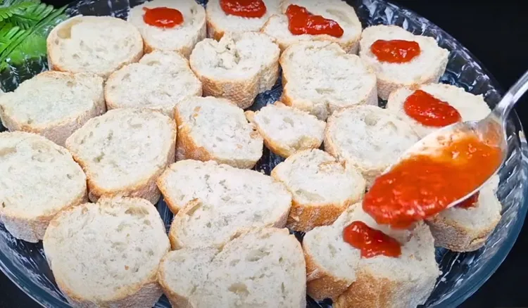 Nie wyrzucam czerstwego chleba. W kilka chwil robię z niego pyszną kolację