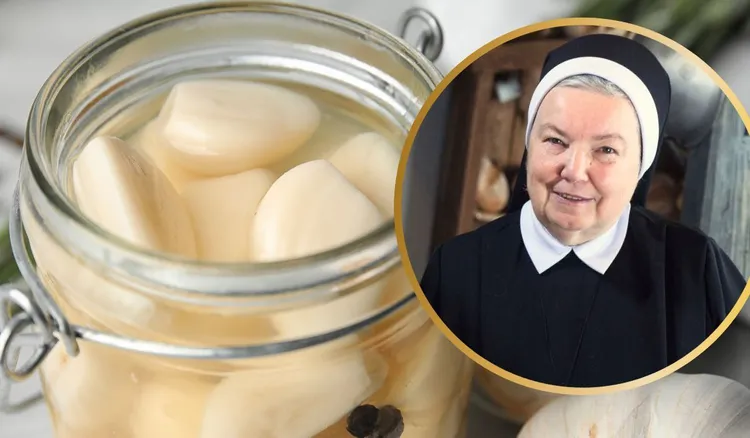 Włóż do słoików i dodaj zalewę. Marynowany czosnek siostry Anastazji to mistrzostwo świata