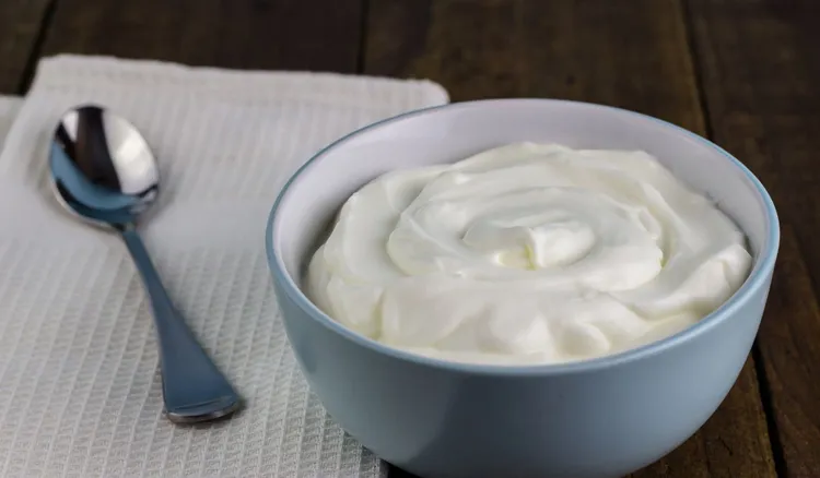 Mieszam jogurt z solą i wstawiam do lodówki. Następnego dnia cieszę się wyjątkowym przysmakiem