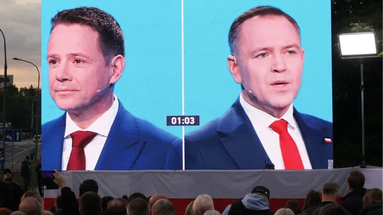 Nawrocki wyjął na wizji kontrowersyjne zdjęcie. Złamał zasadę debaty prezydenckiej