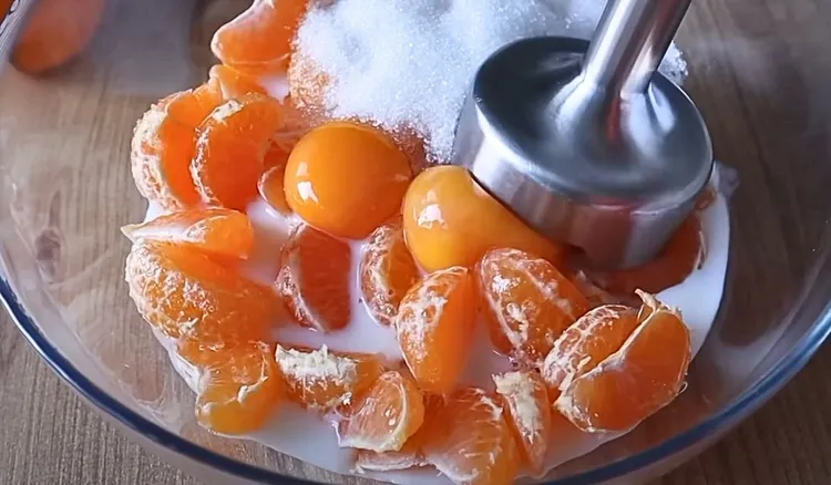 Włóż do miski mandarynki, jajka, cukier i odpal blender. Ten deser to hit w moim domu