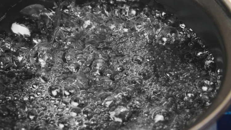 Gotuję w occie i leję po podłodze. Panele lśnią jak gwiazdy bez grama chemii