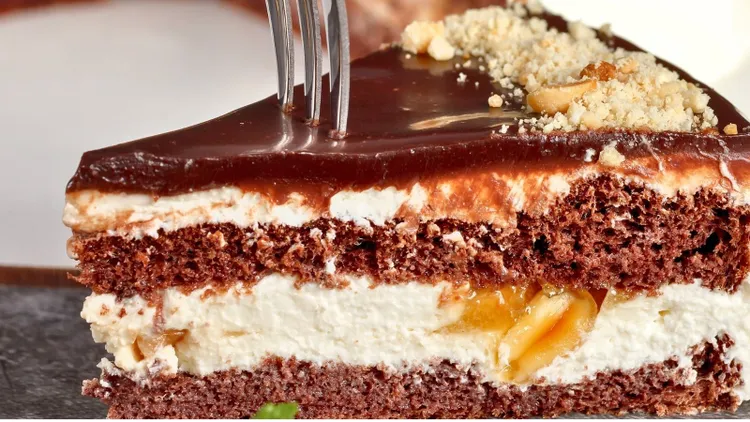 Robię ciasto Snickers, które nie idzie w boczki. Dietetyczne, a smakuje prawie jak oryginał