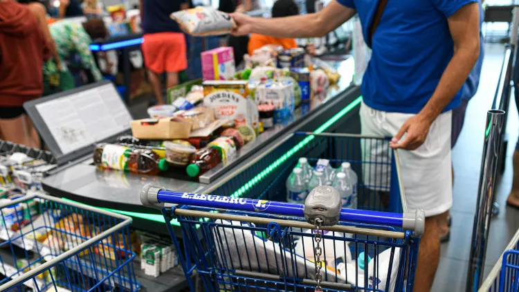 Kolejny market znanej sieci będzie otwarty także w niedziele. Klienci bez przeszkód zrobią zakupy