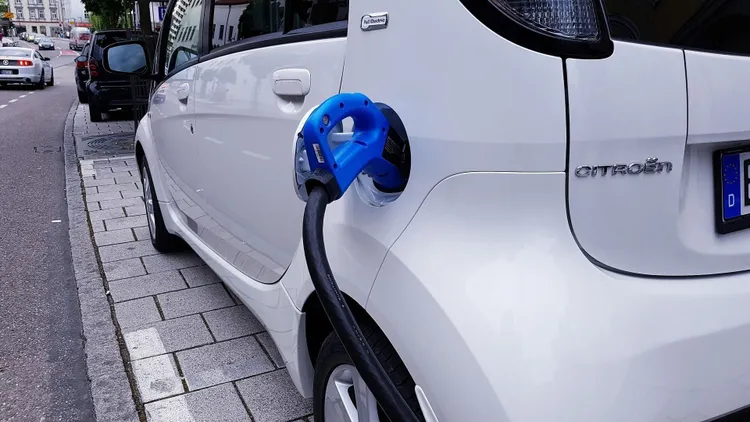 Wielka inwestycja w Toruniu. 165 mln na części do elektrycznych samochodów