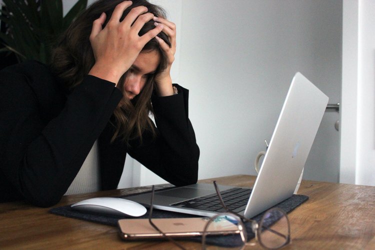 Wypalenie zawodowe może dotknąć każdego. Ekspert radzi, jak go uniknąć i jak zadbać o swój work life balance