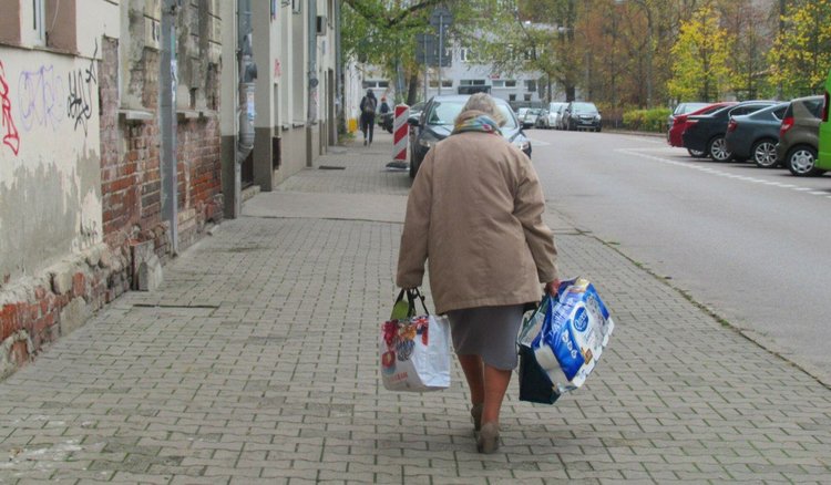 ZUS wysyła listy do emerytów. Chodzi o 14. emeryturę