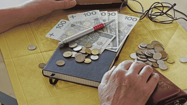 Waloryzacja emerytur 2025. Takie podwyżki dostaną seniorzy od 1 marca, dla wielu to może być szok