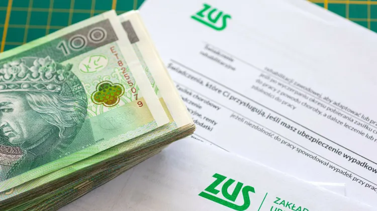 Wielu Polaków o tym nie wie. ZUS może wypłacić nawet 4500 zł. Jest ważny termin