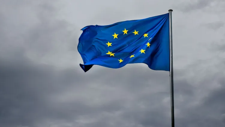 Polskie emerytury do zmiany? Bruksela bije na alarm