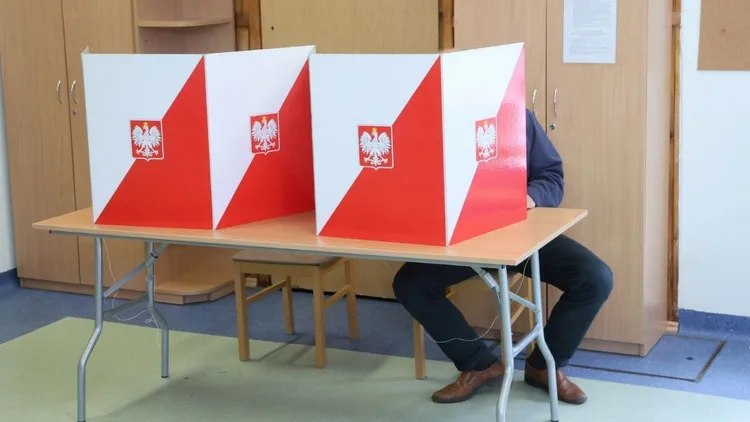 Wybory prezydenckie 2025. Bukmacherzy wytypowali faworyta. Przewaga jest niewielka