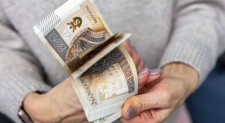 Dodatkowa wypłata dla zatrudnionych na umowę o pracę. Solidny zastrzyk gotówki