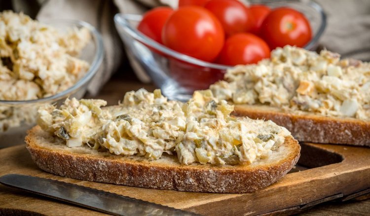 Pożywna pasta z wędzonej makreli. Rarytas do smarowania pieczywa 
