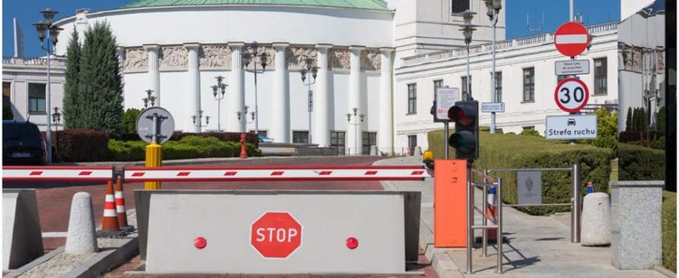 Budują bramę odgradzającą Sejm od narodu. Wiadomo już, ile pieniędzy pochłonie ten projekt