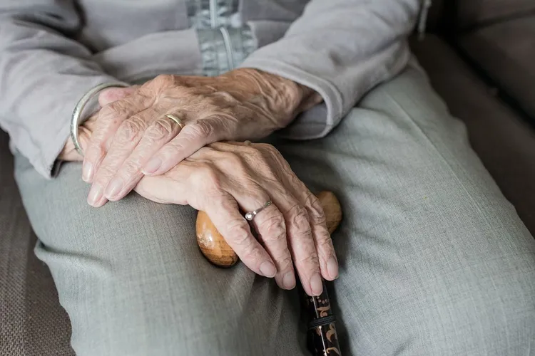 Wielu seniorów pokrzywdzonych. Masowo piszą skargi do RPO