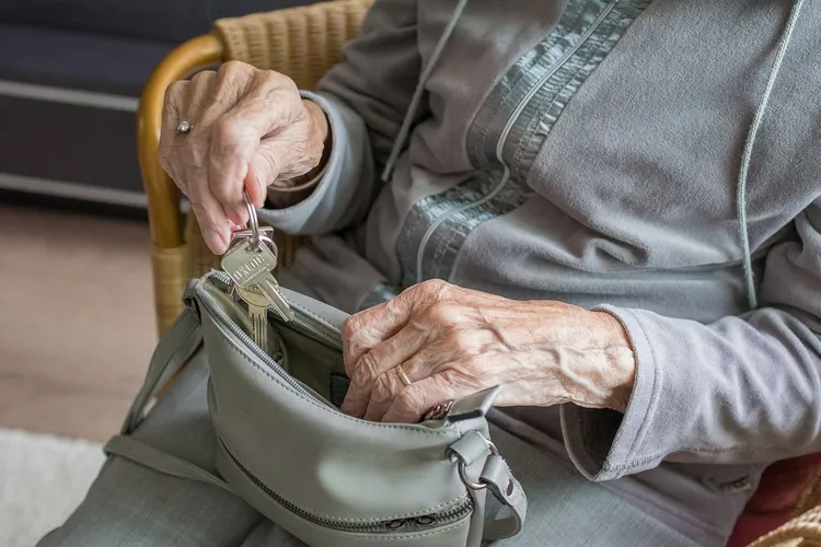 Wiadomo, o ile mogą wzrosnąć trzynaste emerytury. Wielu seniorów się wkurzy. To tyle, co kot napłakał