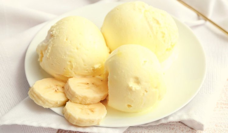 Jednoskładnikowe lody bananowe. Najprostszy przepis na wakacyjny smakołyk