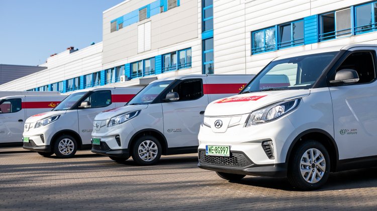 Poczta Polska inwestuje w chińskie samochody elektryczne. Wartość transakcji opiewa na kilka milionów złotych