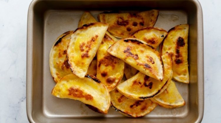 Pieczone w piekarniku pierogi z jabłkami