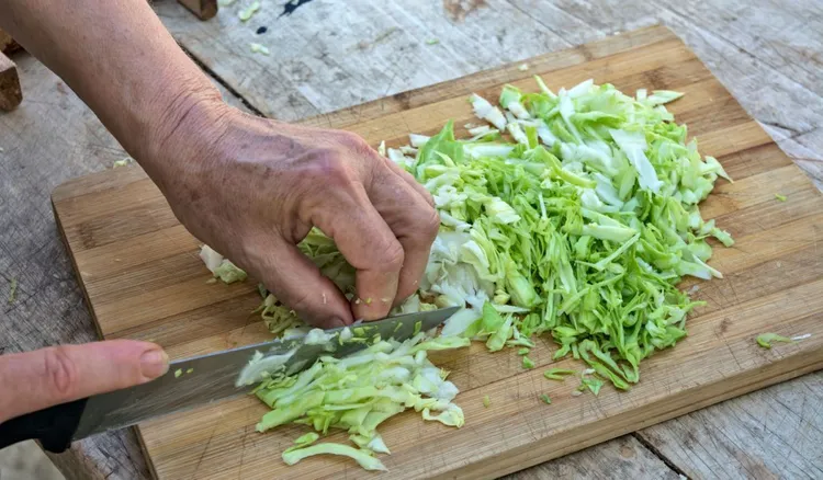 Jeśli masz kapustę, zrób taką surówkę. Smakuje lepiej niż z restauracji