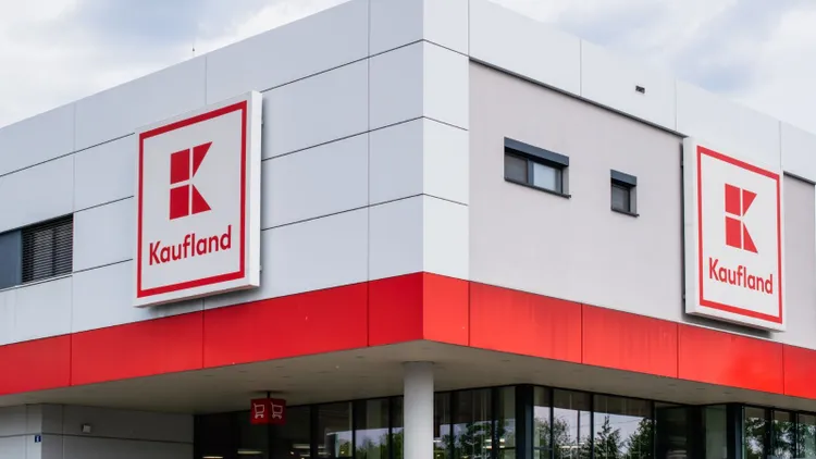 Szalone promocje w Kauflandzie na Wszystkich Świętych. W ten weekend akcja 12+12, 6+6, a znicze niemal za pół ceny