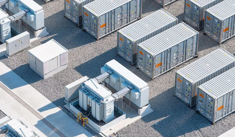 Magazyn energii dla firmy – kiedy inwestycja się opłaca i co może zyskać przedsiębiorstwo?