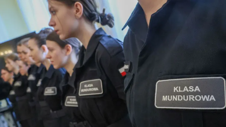 Będą szkolić młodzież na zawodowych żołnierzy. MON: "Zachodzi pilna potrzeba" 