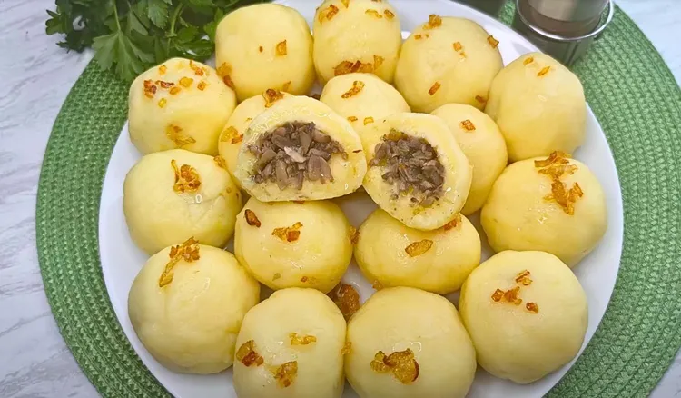 Te kluski przygotowuję, gdy mam mało czasu. Pełne pysznego farszu smakują jak marzenie