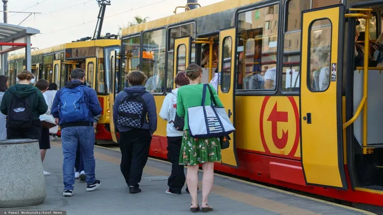 Darmowa komunikacja miejska dla seniorów i nie tylko. Te osoby nie muszą kasować biletów